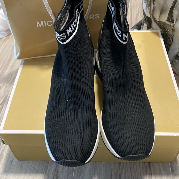 Michael kors skylar hightop  streach sock sneakers New size 9 - Picture 4 of 8